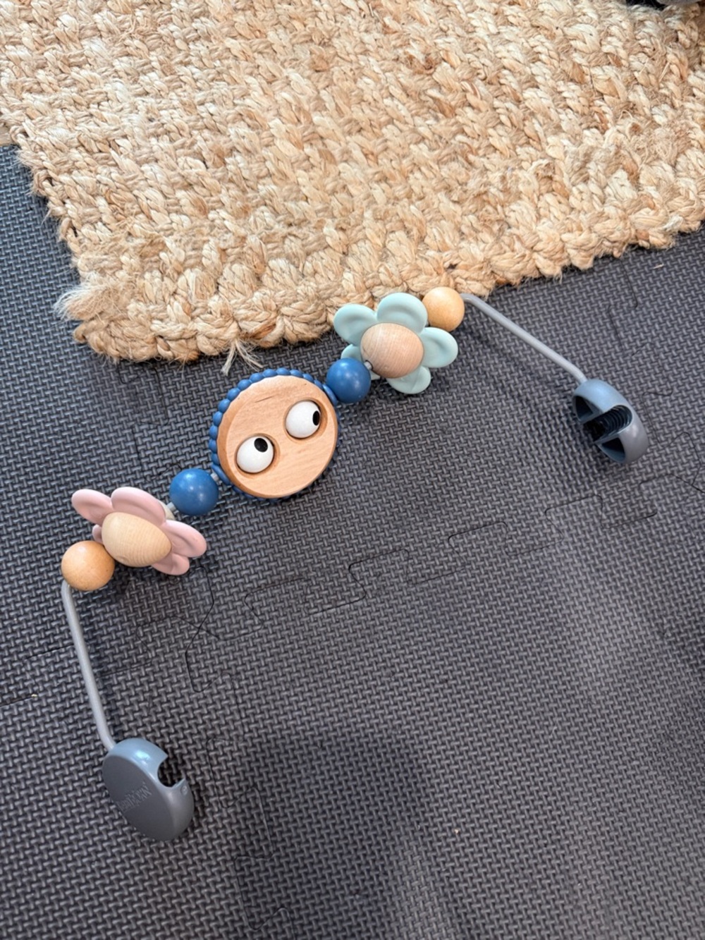 Baby Bjorn Toy for Bouncer – Googly eyes